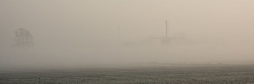 Mist en een molen by Marco Bakker