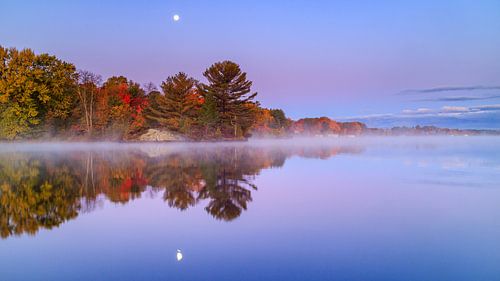 Mistige herfst ochtend in Canada.