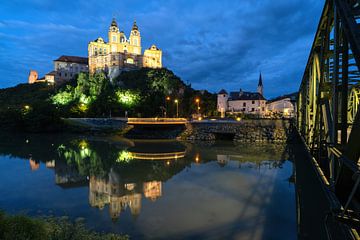 Melk Abdij Wachau Oostenrijk bij nacht met reflectie in het water van Robert Knapp Fotografie