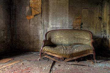 Urbex - Couch by Vivian Teuns