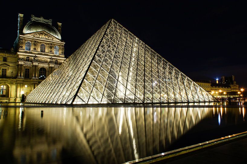 Louvre by Night 1 by Sandra van Kampen