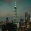 Taïwan urbain : Taipei 101 dans la mer de lumières de la grande ville sur NZME Photography