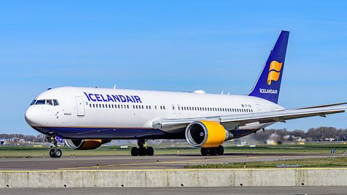 Taxiënde Icelandair Boeing 767-300.