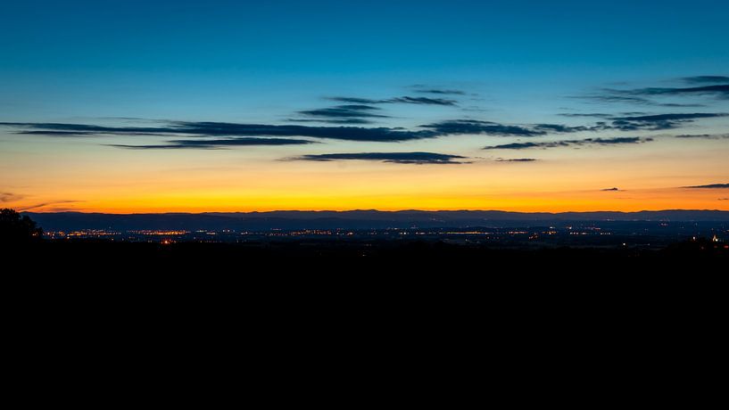 Summer evening above the fields in south france by Fotografiecor .nl