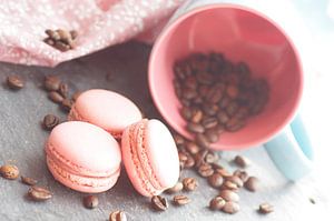 Süßes Gebäck mit frischem Kaffee 