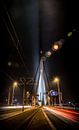 Nacht foto van de Erasmusbrug in Rotterdam met lighttrails van het verkeer van Atelier van Saskia thumbnail