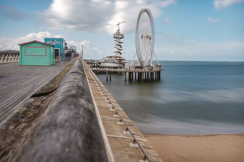 On the Pier in Scheveningen looking at the Ferris wheel - slow shutter speed