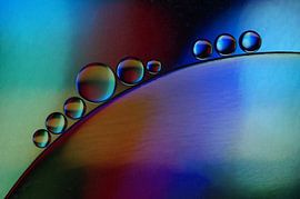 Druppels op een lijn van Monique Okhuijzen