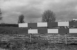 Een wegverspering midden in een wieland van Melvin Meijer