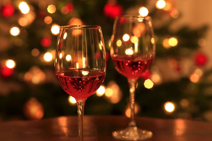 Wine glasses with rose wine by Thomas Jäger