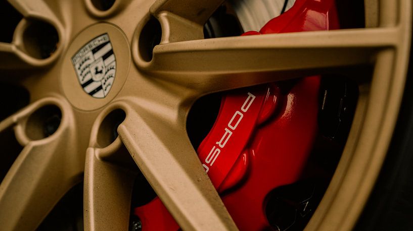 Die Felge eines GTR3 RS 2024 (GOLD) von Surreal Media