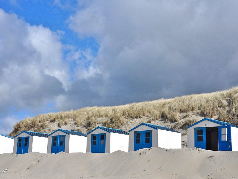 Blauwe strandhuisjes van Wies Steenaard