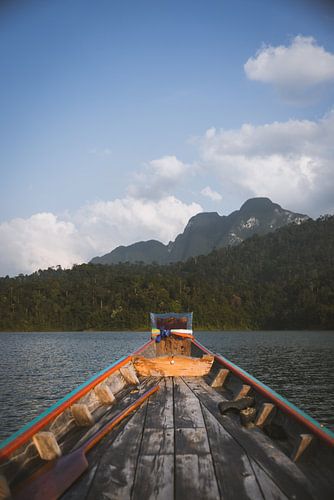 Verkenning per Houten Motorboot: Avontuur op Cheow Lan Lake