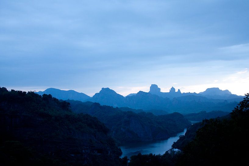 Guangdong-Berge bei Nacht von André van Bel
