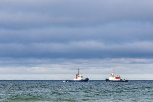 Zwei Schlepper auf der Ostsee vor Warnemünde