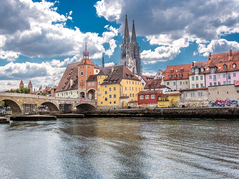 BAVIÈRE : VUE DE LA CATHÉDRALE DE REGENSBURG par Photoart-Naegele