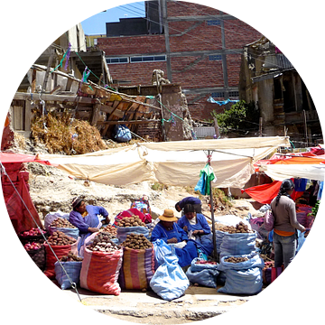 'Markt op straat', La Paz -Bolivia van Martine Joanne
