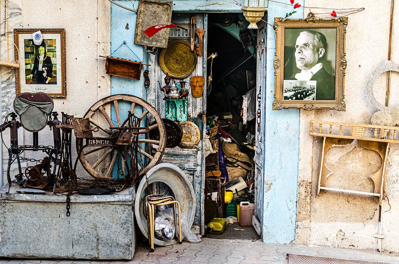Entrée du magasin de bric-à-brac à Monastir par Dieter Walther