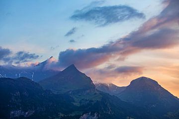 Zwitserland zonsondergang van Andrea Labeur