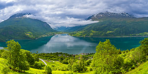 Panorama über den Olden- und den Innvikfjord, Vestland, Norwegen