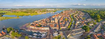 Kampen van boven tijdens een zomerse zonsondergang