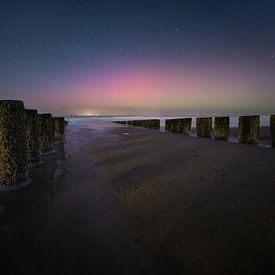 Noorderlicht boven strand Domburg van Thom Brouwer