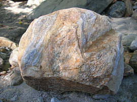 Bergwelten XXXIII - Urgesteinsfelsen im Valle di Livo von Helmut Martin - The Art of Stone - Steinkunst & Photographie