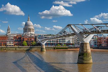 Millenium Bridge in de zomer van Markus Lange