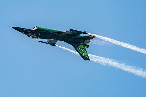 F-16 General Falkon op zijn kop in de lucht