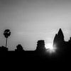 Lever de soleil à Angkor Wat en noir et blanc sur Henk Meijer Photography