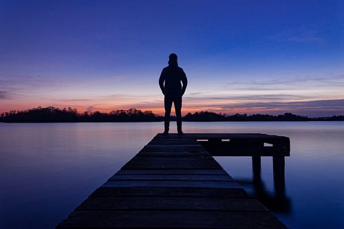 Paterwoldsemeer Groningen/ Haren | Man op een steiger tijdens zonsondergang