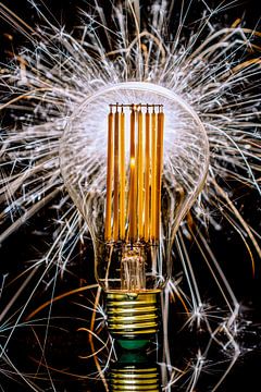 Light bulb with spraying sparks by Roland Brack