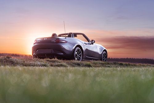 Mazda MX-5 ND Grey au lever du soleil