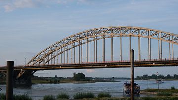 Waalbrug, Nijmegen, Nederland van themovingcloudsphotography