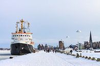 Winter in the city port of Rostock van Rico Ködder thumbnail