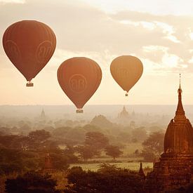 Der schönste Sonnenaufgang aller Zeiten - Pagan - Burma von RUUDC Fotografie