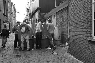 Brüderliches Pinkeln.