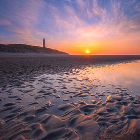 Texel's lighthouse during sunset. by Justin Sinner Photography (Photographer on Texel)