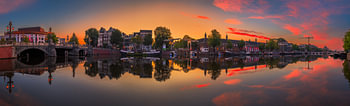 Uitzicht op de Amstel (oostkant) en de Walter Süskindbrug in Am