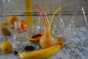 Frucht-Smoothie mit Ingwer und Rum.