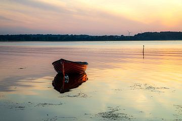 Bateau solitaire sur l'eau danoise sur Peter Kuipers