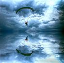 Parasailor fliegt über dem Meer von Egon Zitter Miniaturansicht
