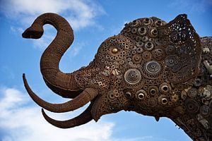 Urbaner Elefant aus alten Gegenständen