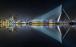 Erasmus Bridge Mirror 1 van Joram Janssen