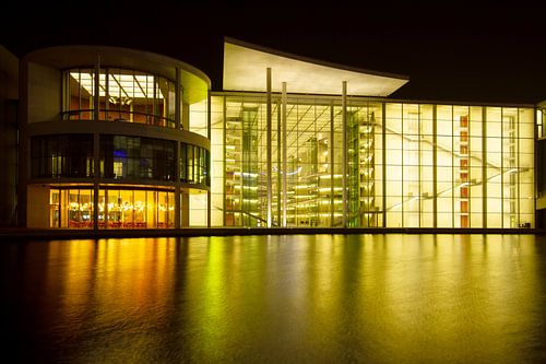 BERLIJN Glazen gevel van de regeringswijk - de glasgevel