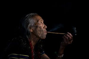Femme chin au visage tatoué au Myanmar