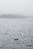 Destination Unknown | Eenzaam bootje in de baai van Saint-Malo