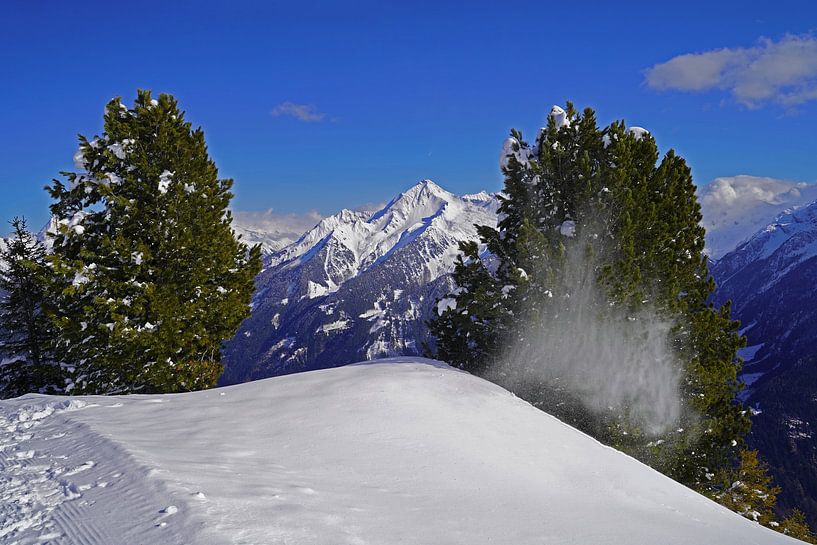 Winter hike in the Tux Alps in Austria by Babetts Bildergalerie