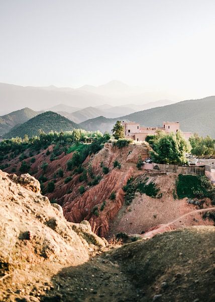 Marokko Atlasgebergte  | Kasbah Bab Ourika foto print | Reisfotografie in de bergen van Ourika van Raisa Zwart