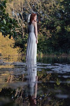 Zwischen Wirklichkeit und Spiegelung – Fine Art Porträtfotografie in der Natur